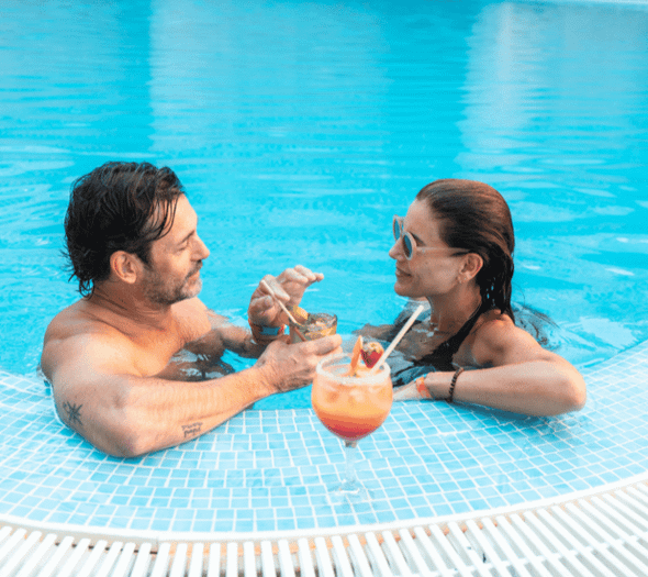 WET BAR IN THE SWIMMING POOL Magic Rock Gardens Hotel Benidorm WET BAR IN THE SWIMMING POOL Magic Rock Gardens Hotel Benidorm